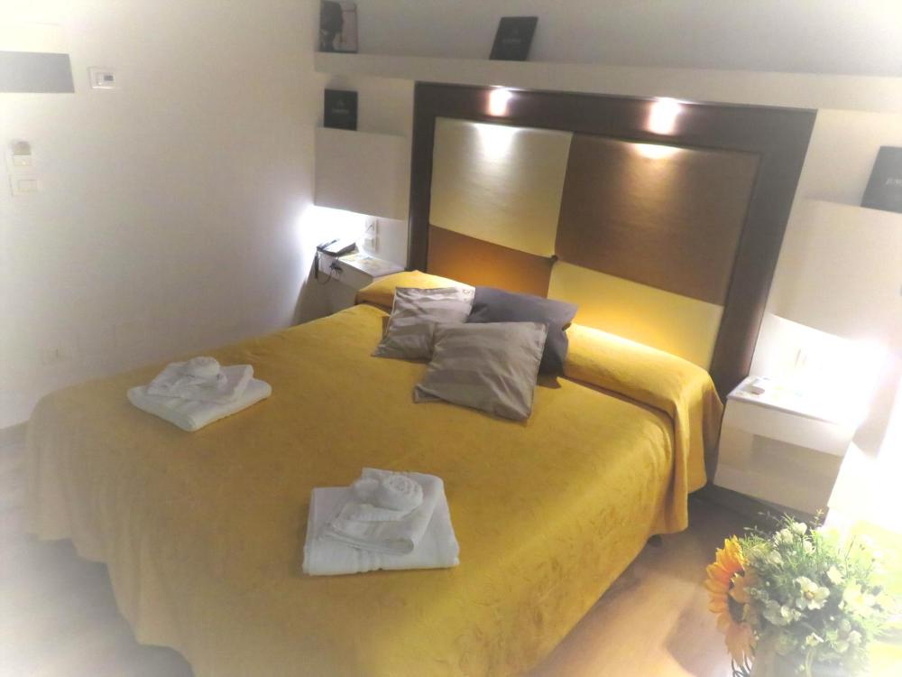 Deluxe Double Room at Albergo Del Centro Storico, photo 5